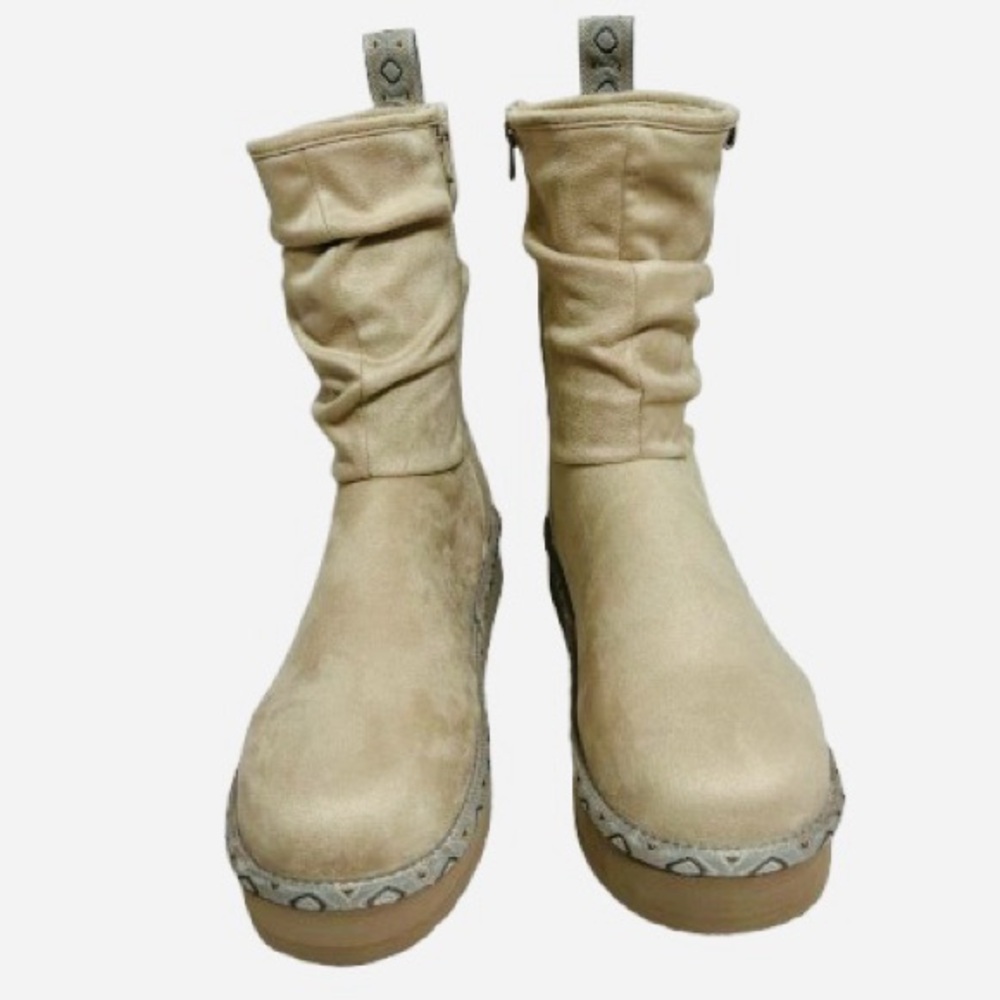 Muk Luks, Women’s Essentials Kyla Boot, Beautiful, durable sole, Cream, size 10